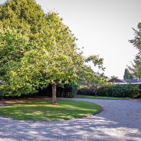 Hop, Skip And Jump To The Lake - Te Anau House Extérieur photo