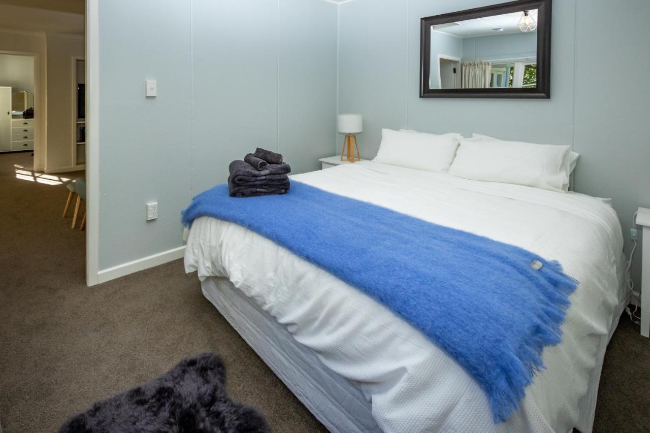 Hop, Skip And Jump To The Lake - Te Anau House Extérieur photo
